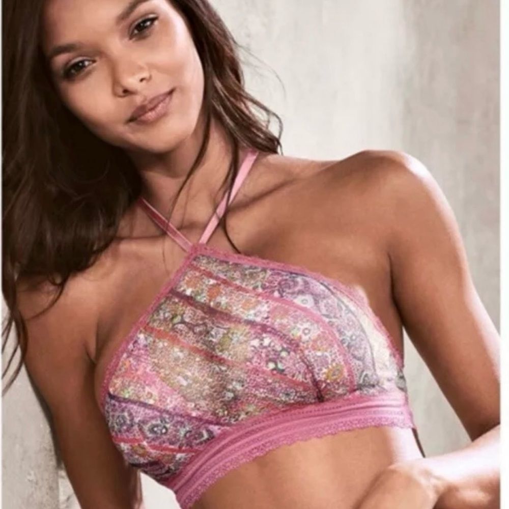 Victoria’s Secret Hight Neck Halter Bralette Bra Lace size Small.NWT